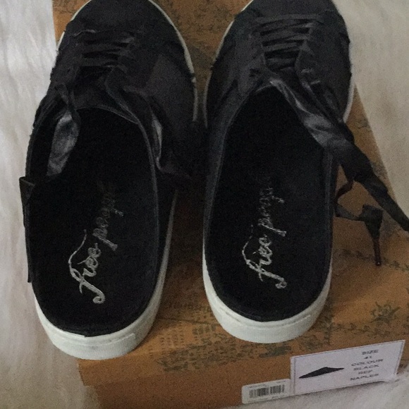 ❗️FINAL PRICE❗️Free People Naples Distressed Suede Slides - Picture 6 of 7